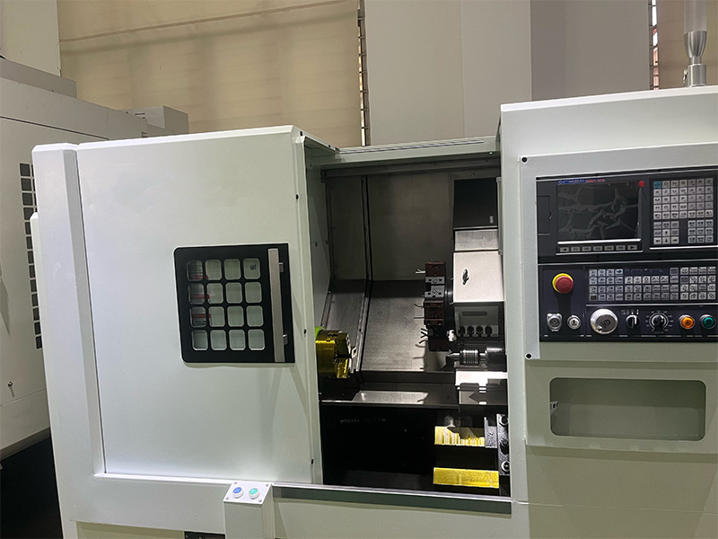 Tornio inclinata HTB350 CNC 